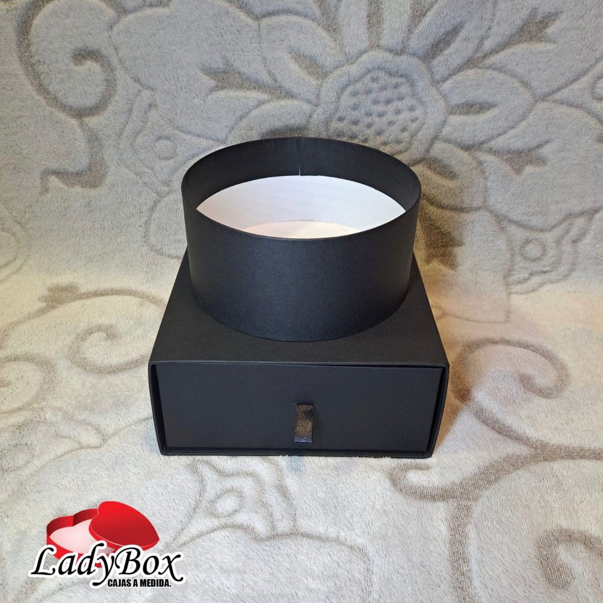 Caja negra con cilindro LadyBox